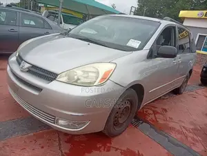 Toyota Sienna 2005 Silver
