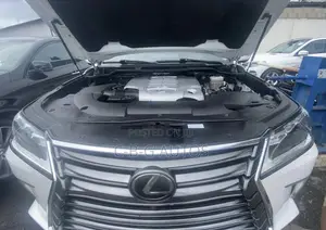 Lexus LX 570 (5 seats) AWD 2019 White