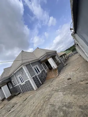 3bdrm Apartment in Kusela Estate, Ologuneru for rent