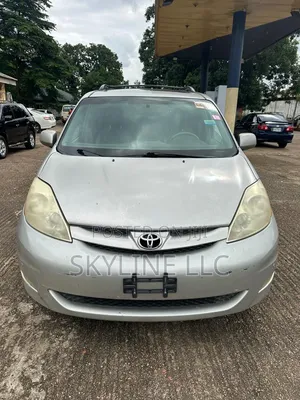 Toyota Sienna 2010 Silver