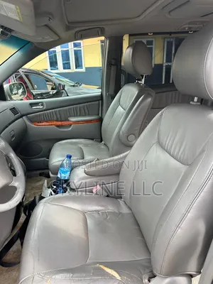 Toyota Sienna 2010 Silver