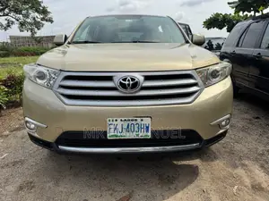 Toyota Highlander Limited 3.5l 4WD 2013 Gold