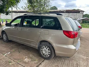 Toyota Sienna 2005 Silver
