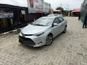 Toyota Corolla XLE (1.8L 4cyl 2A) 2019 Silver