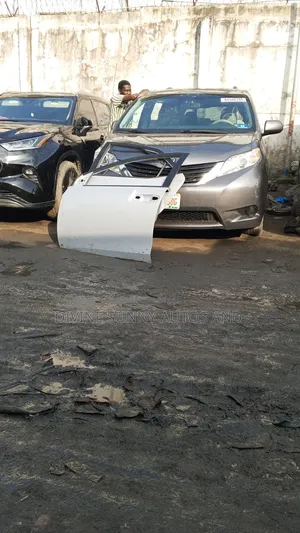 Door Corolla 2014 Model