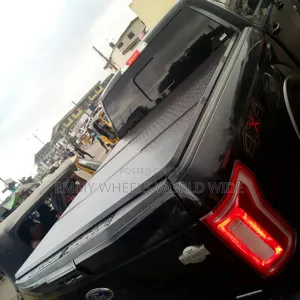 Toyota Hilux ,Tacoma Boot Cover Fiber Folding Now Available in Stock