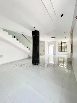 3bdrm Duplex in Ikota Lagos for sale