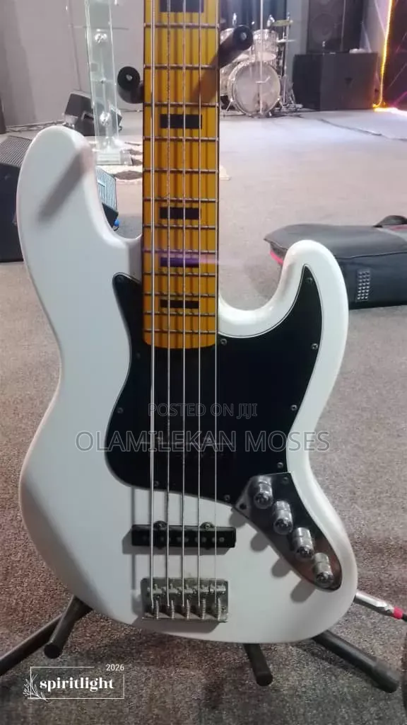 5 Strings Active Bass