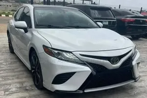 Toyota Camry XSE FWD (2.5L 4cyl 8AM) 2018 Off white