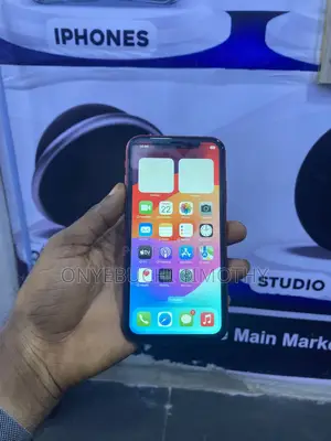 Apple iPhone XR 64 GB Red