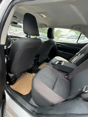 Toyota Corolla LE (1.8L 4cyl 2A) 2019 Silver