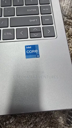 Laptop HP 14-ep0063 16GB Intel Core i3 SSD 256GB