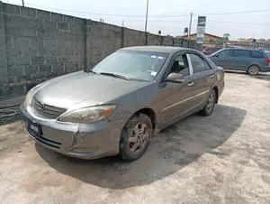 Toyota Camry LE 4dr Sedan (2.4L 4cyl 4A) 2004 Gray