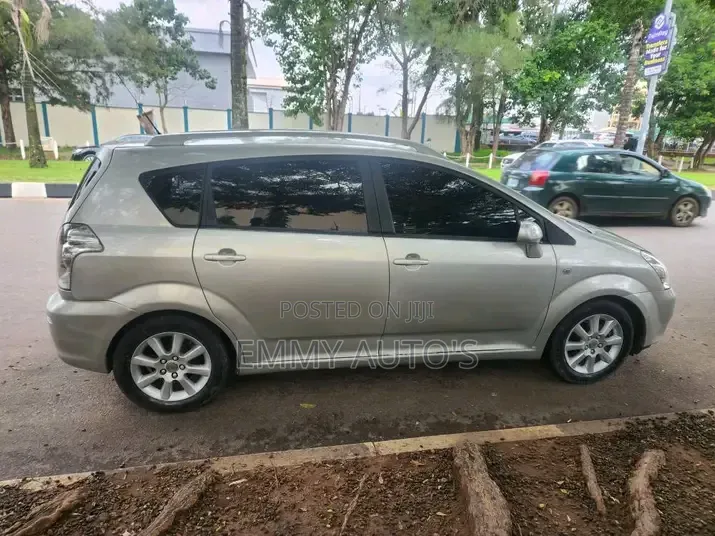 Toyota Verso 2009 Silver
