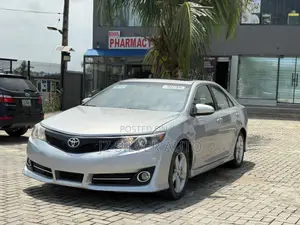 Toyota Camry SE 4dr Sedan (2.5L 4cyl 6A) 2013 Silver