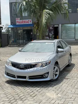 Toyota Camry SE 4dr Sedan (2.5L 4cyl 6A) 2013 Silver