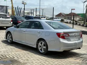 Toyota Camry SE 4dr Sedan (2.5L 4cyl 6A) 2013 Silver