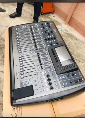 Beringer X-32 Digital Mixer