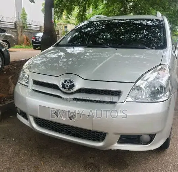 Toyota Verso 2009 Silver