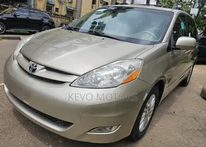 Toyota Sienna 2008 Gold
