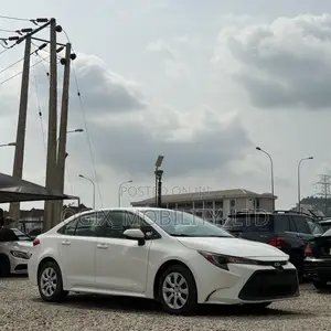 Toyota Corolla LE 2020 White