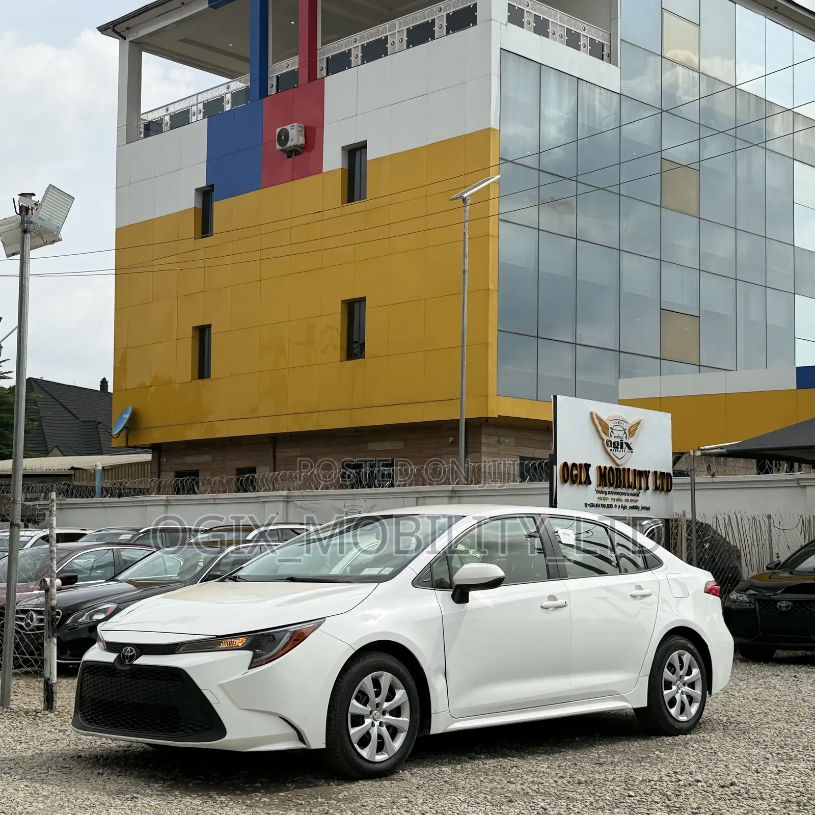 Toyota Corolla LE 2020 White
