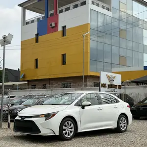 Toyota Corolla LE 2020 White