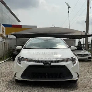 Toyota Corolla LE 2020 White