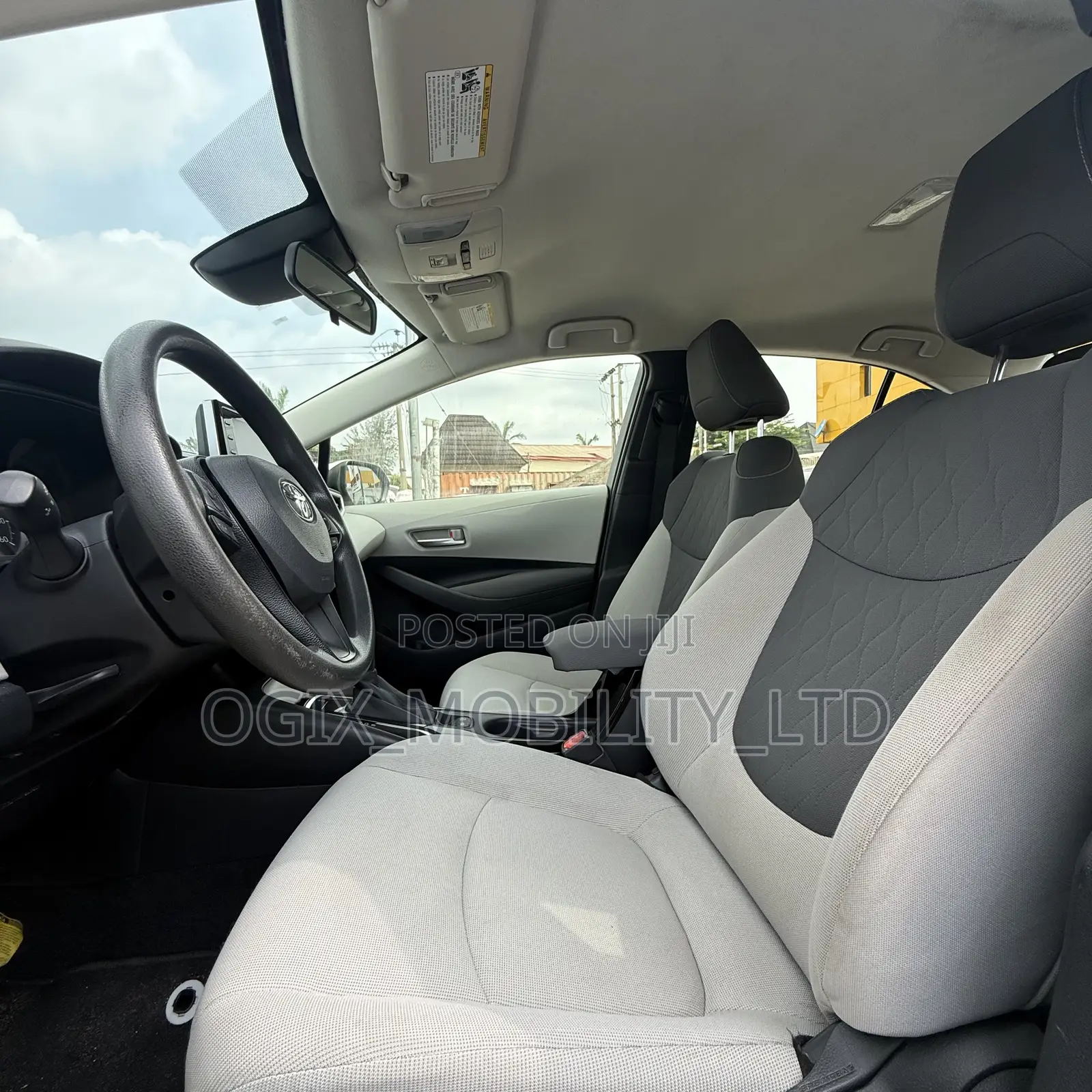 Toyota Corolla LE 2020 White