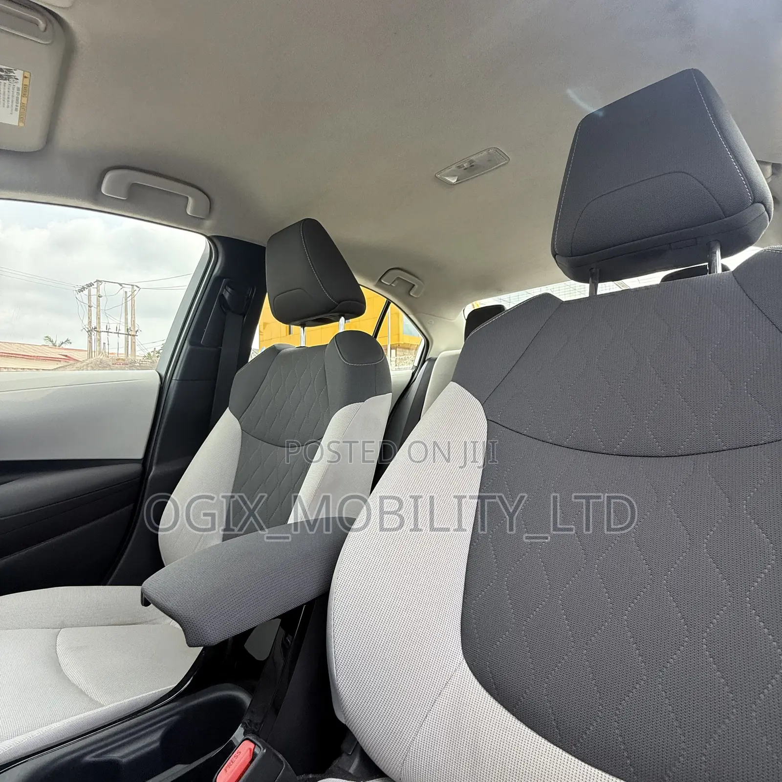 Toyota Corolla LE 2020 White
