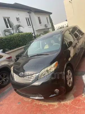 Toyota Sienna LE 7 Passenger 2011 Black