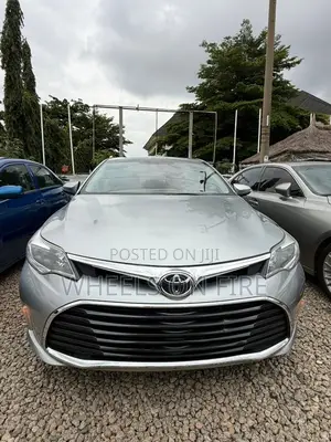 Toyota Avalon XLE Plus Sedan FWD (3.5L 6cyl 6A) 2017 Silver