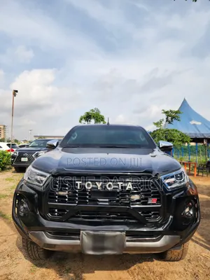 Toyota Hilux 2025 Black