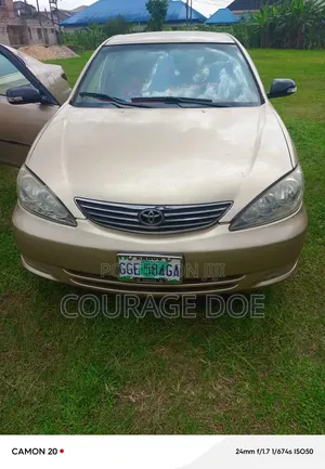 Toyota Camry 2005 Gold