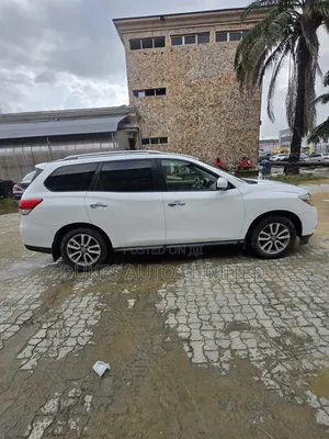 Nissan Pathfinder 2016 White