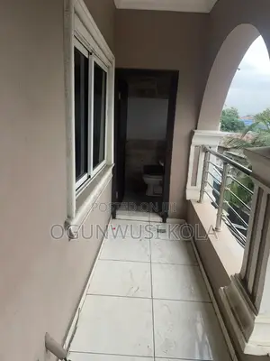 3bdrm Block of Flats in Iponri for rent