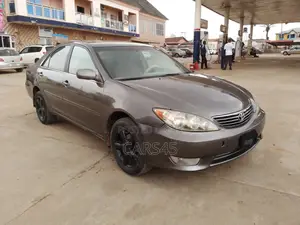 Toyota Camry 2005 Gray