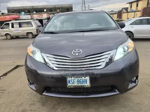 Toyota Sienna XLE 7 Passenger 2010 Blue