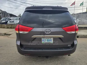 Toyota Sienna XLE 7 Passenger 2010 Blue