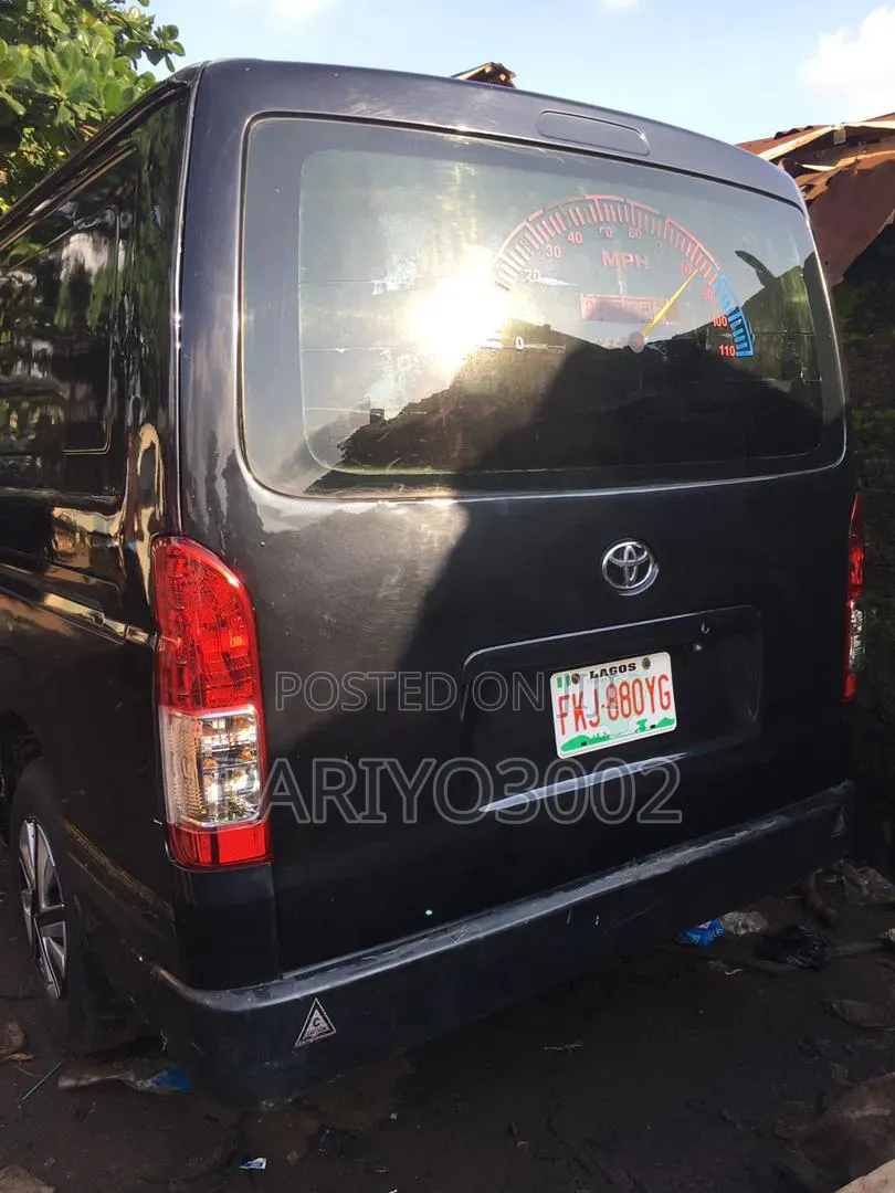 Toyota HiAce 2015 Grey