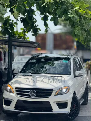 Mercedes-Benz M Class ML63 AMG 4dr SUV AWD (5.5L 8cyl Turbo 7A) 2015