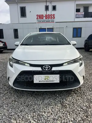 Toyota Corolla LE 2021 White