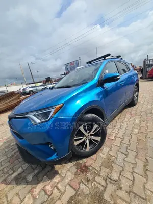 Toyota RAV4 XLE 4dr SUV (2.5L 4cyl 6A) 2018 Blue