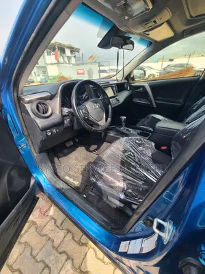 Toyota RAV4 XLE 4dr SUV (2.5L 4cyl 6A) 2018 Blue