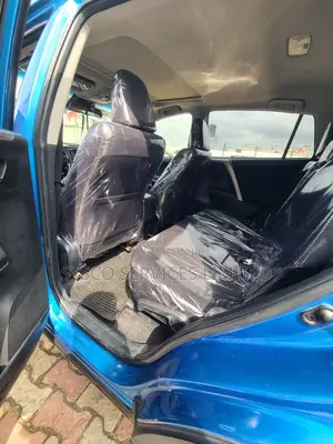 Toyota RAV4 XLE 4dr SUV (2.5L 4cyl 6A) 2018 Blue
