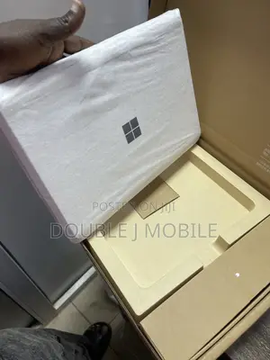 New Laptop Microsoft Surface Laptop Studio 2 16GB Intel Core i7 SSD 1T