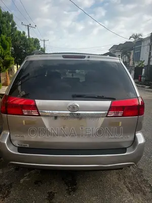 Toyota Sienna 2005 Silver