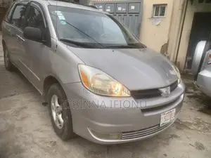 Toyota Sienna 2005 Silver