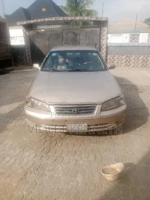 Toyota Camry 2000 Gold