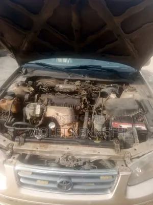Toyota Camry 2000 Gold